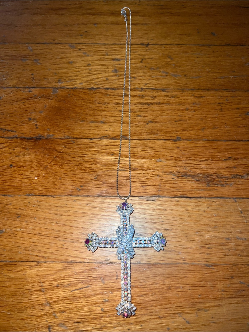 Rhinestone cross necklace - Picture 4 of 4